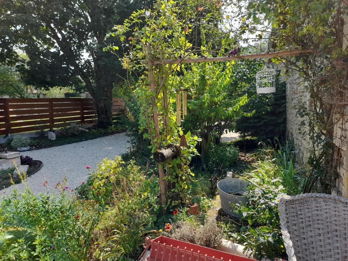 Bed and breakfast Aux Sources de Ouanne Extérieur photo