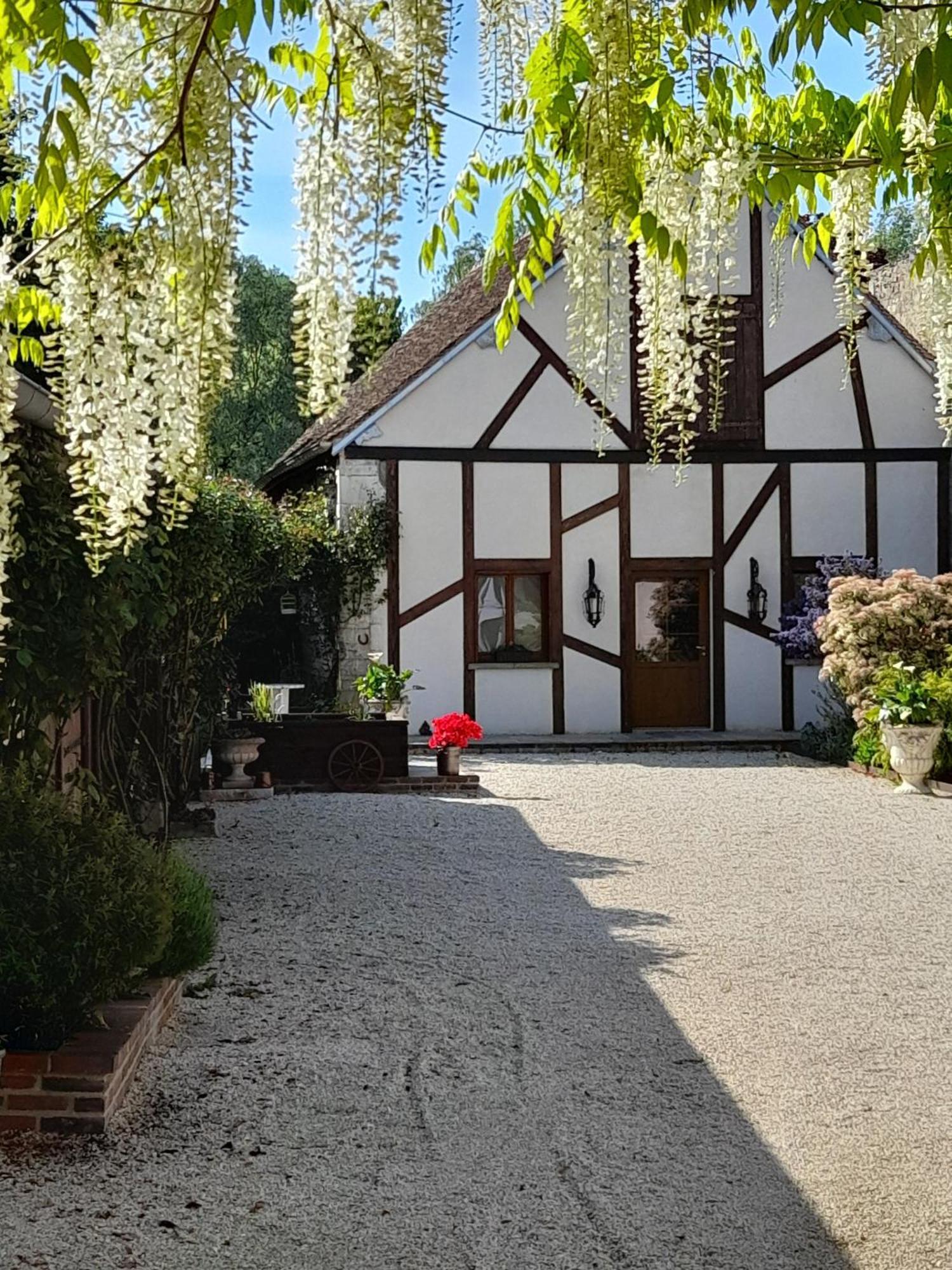 Bed and breakfast Aux Sources de Ouanne Extérieur photo