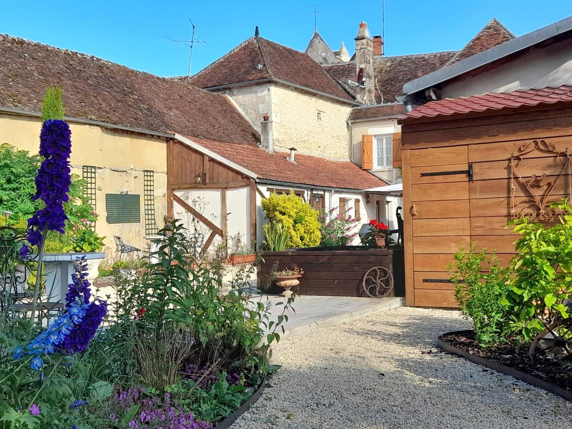 Bed and breakfast Aux Sources de Ouanne Extérieur photo